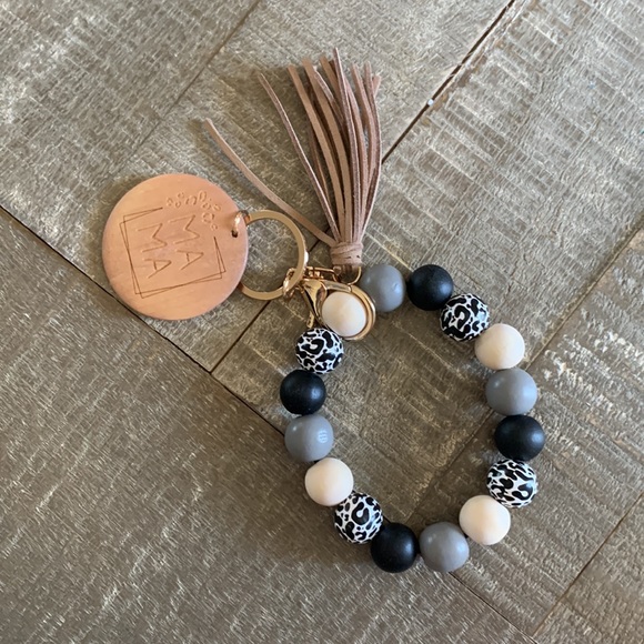 MAMA Woden Bead Tassel Keychain - Picture 5 of 5